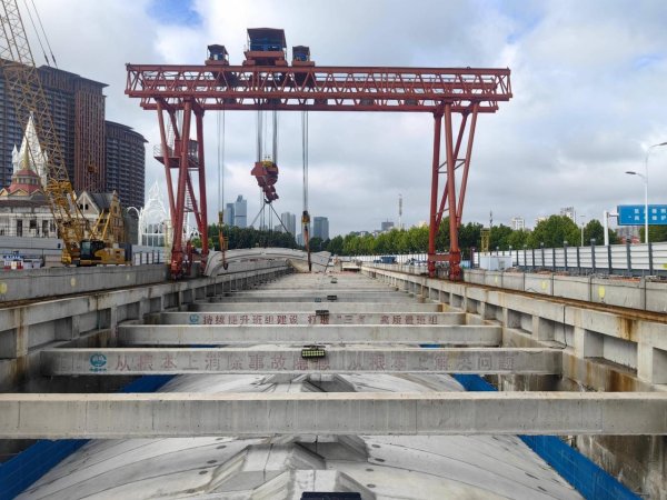 信康优配 青岛地铁6号线红树林站顺利封顶