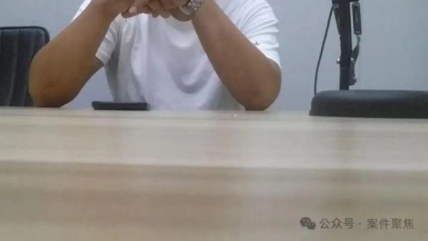 嘉汇优配交易 中介雇人看房玩“压价戏码”，狂砍60多万搞崩房东心态，自曝内幕：其老板月入超50万